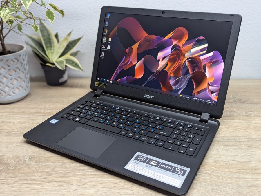 Ноутбук Б/В Acer Aspire ES1-572, Intel Core i3-6006U, DDR3 8 GB, SSD 128GB, 15.6" Full HD