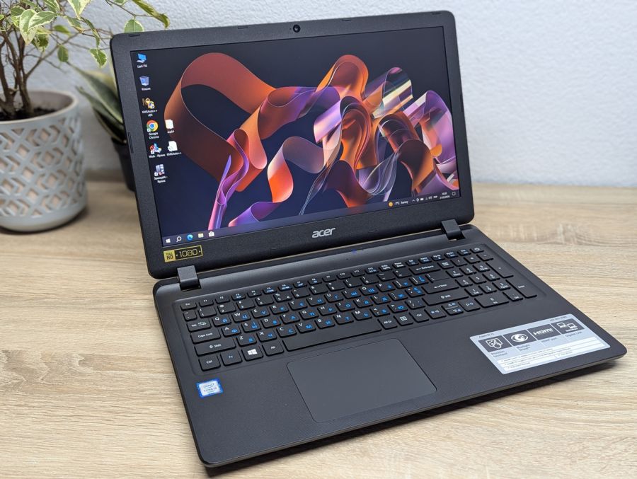 Ноутбук Б/В Acer Aspire ES1-572, Intel Core i3-6006U, DDR3 8 GB, SSD 128GB, 15.6" Full HD
