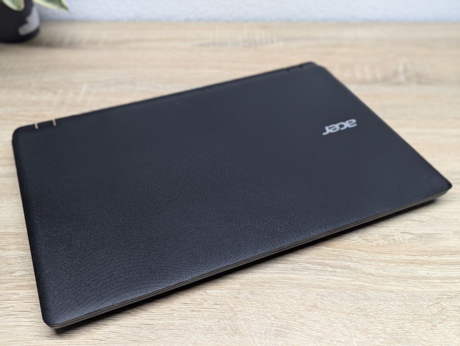 Ноутбук Б/В Acer Aspire ES1-572, Intel Core i3-6006U, DDR3 8 GB, SSD 128GB, 15.6" Full HD