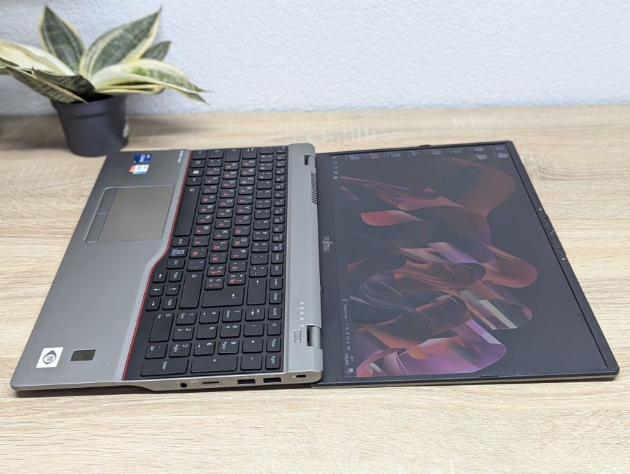 Уцінка! Ноутбук Б/В Fujitsu LifeBook U7511, Intel Core i7-1165G7, DDR4 16 GB, SSD 256GB, 15" Full HD