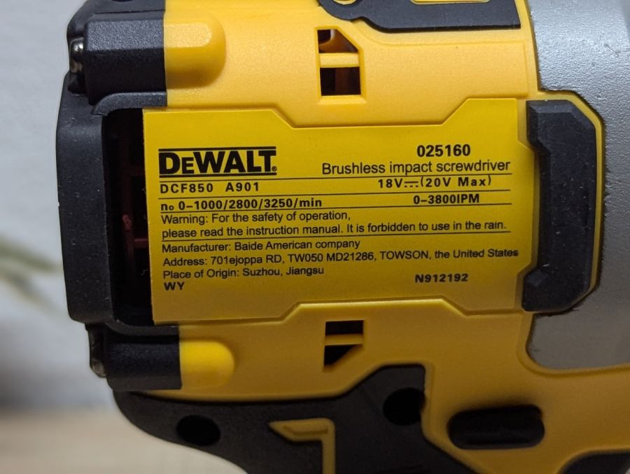 Новий Шуруповерт безщітковий ударний DeWALT DCF850