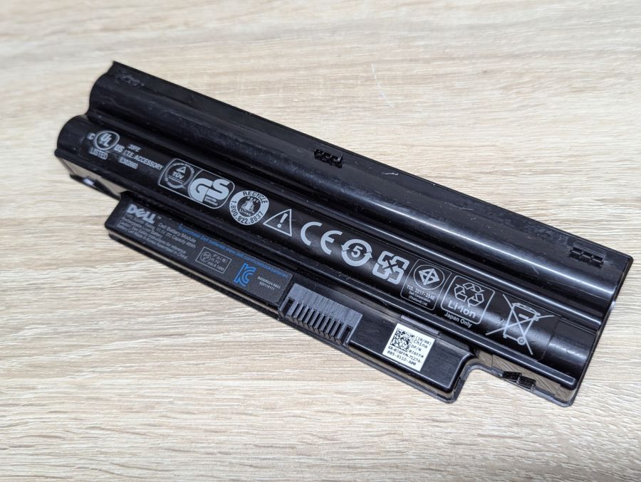 Б/В Оригінальна акумуляторна батарея Dell 3G0X8