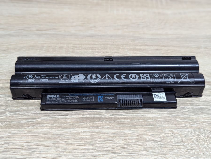 Б/В Оригінальна акумуляторна батарея Dell 3G0X8