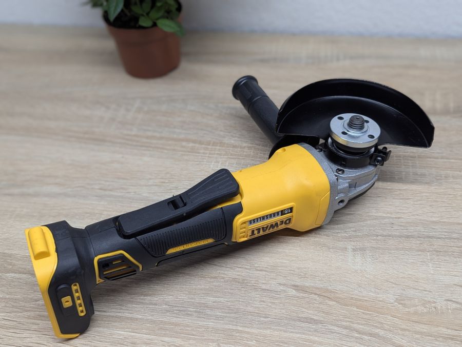 Новий Кутова шліфмашина (болгарка) DeWALT DCG406 [ProductHub SKU DCG406(3)]