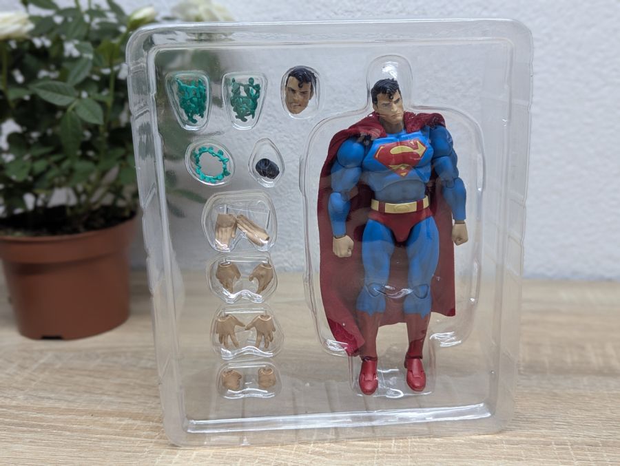 Новий Колекційна екшен-фігурка Superman (Batman: Hush Ver.) Medicom Toy з серії MAFEX