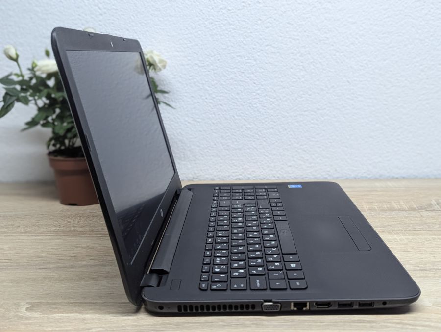 Уцінка! Ноутбук Б/В HP 250 G4, Intel Core i3-4005U, DDR3 8 GB, SSD 128GB, 15.6" HD