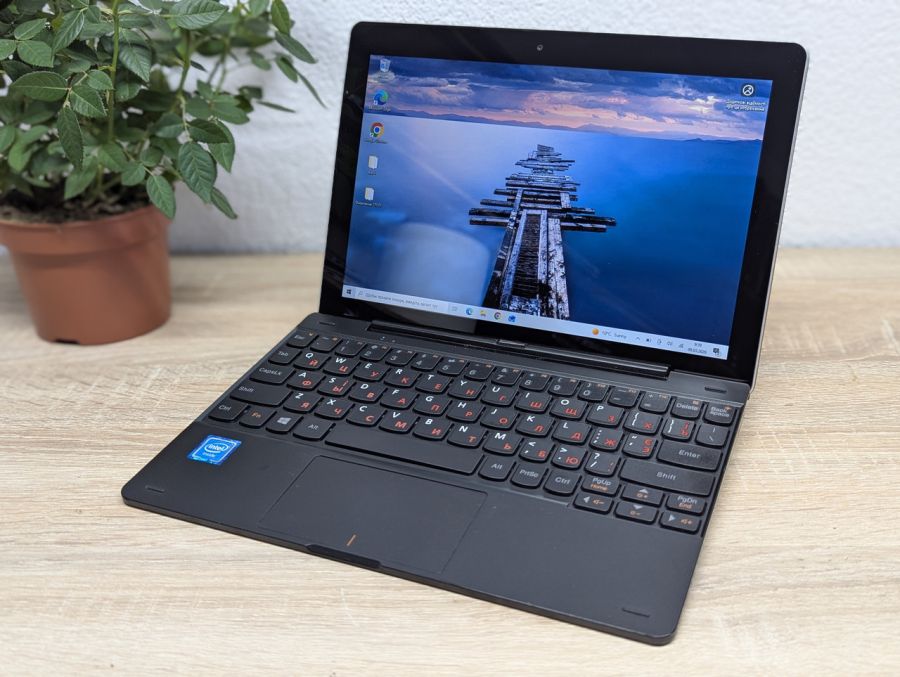 Уцінка!Планшет з клавіатурою Б/В Lenovo Ideapad Miix 300-10IBY:11 сенсорний, Intel Atom Z37735F,2 GB DDR3,SSD 32
