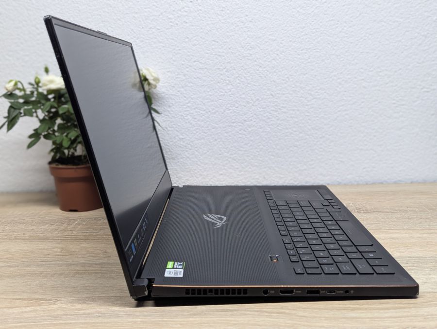 Б/В Ноутбук ASUS ROG Zephyrus S17 модель GX701LXS-HG032T НА РОЗБІР
