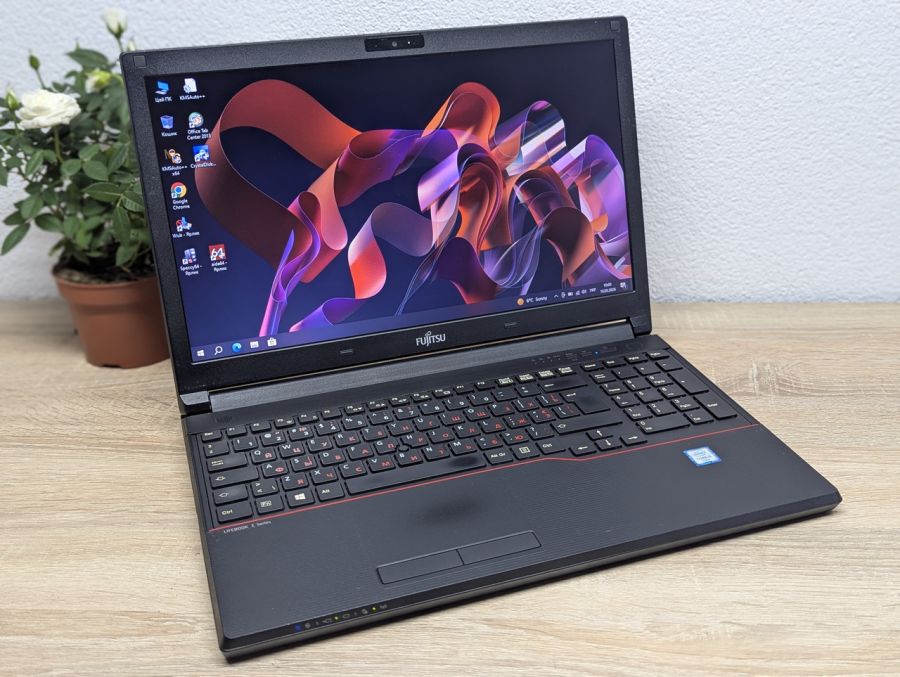 Уцінка! Ноутбук Б/В Fujitsu E556, Intel Core i5-6200U, DDR4 8 GB, SSD 128GB, 15.6" HD