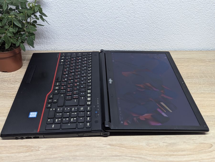 Уцінка! Ноутбук Б/В Fujitsu E556, Intel Core i5-6200U, DDR4 8 GB, SSD 128GB, 15.6" HD