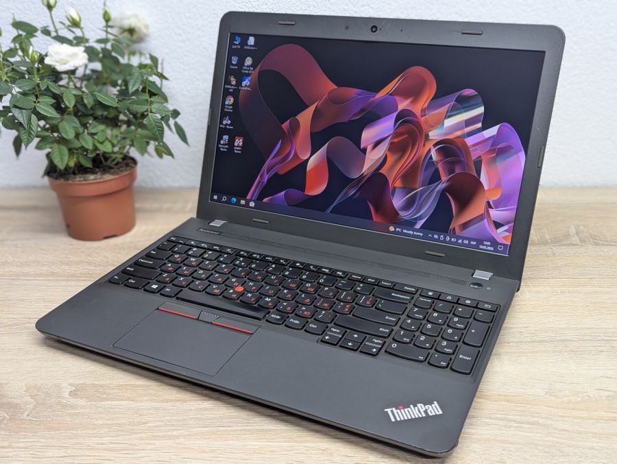 Уцінка! Ноутбук Б/В Lenovo E550, Intel Core i3-5005U, DDR3 8 GB, SSD 128GB, 15.6" HD
