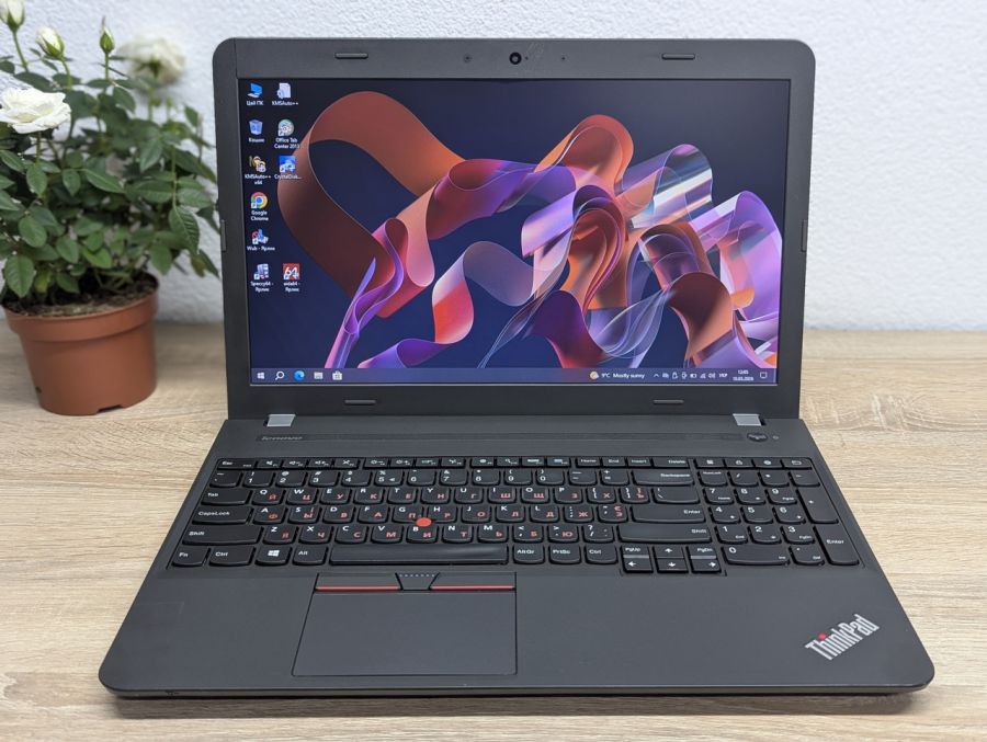 Уцінка! Ноутбук Б/В Lenovo E550, Intel Core i3-5005U, DDR3 8 GB, SSD 128GB, 15.6" HD