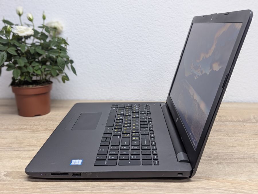 Уцінка! Ноутбук Б/В HP 250 G4, Intel Core i3-7020U, DDR3 8 GB, SSD 128GB, 15.6" HD