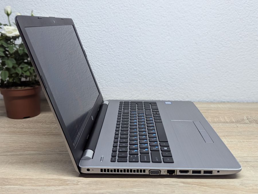 Уцінка! Ноутбук Б/В HP 250 G6, Intel Core i5-7200U, DDR4 8 GB, SSD 128GB, 15.6" Full HD