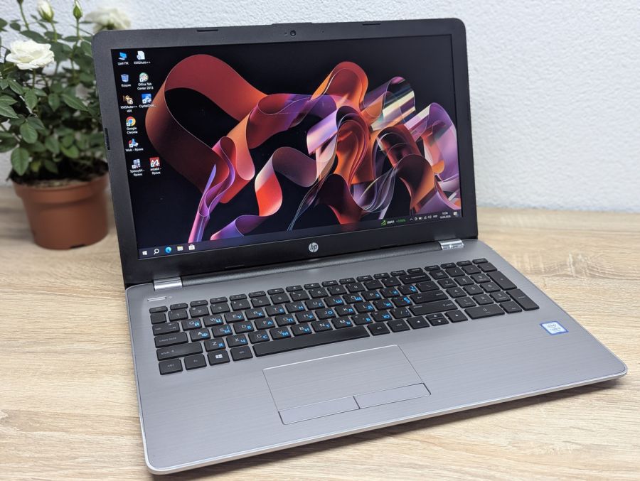 Уцінка! Ноутбук Б/В HP 250 G6, Intel Core i5-7200U, DDR4 8 GB, SSD 128GB, 15.6" Full HD