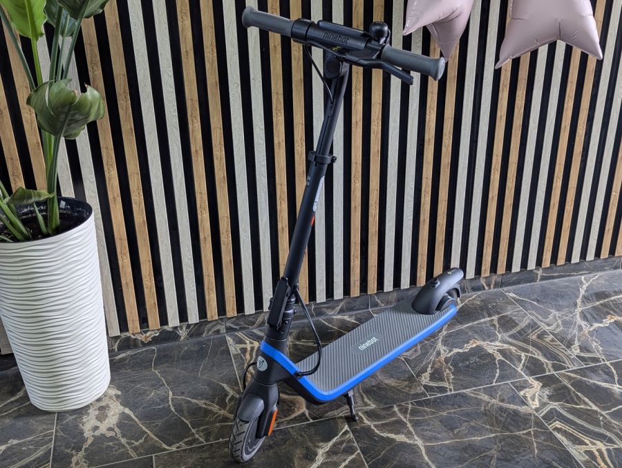 Б/В Електросамокат Ninebot eKickScooter C2 Pro модель 051404E (Дитячий)