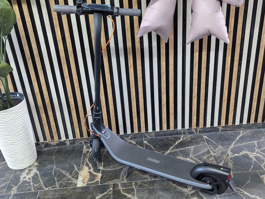 Б/В Електросамокат Ninebot KickScooter E2 Plus від Segway Модель 051402E
