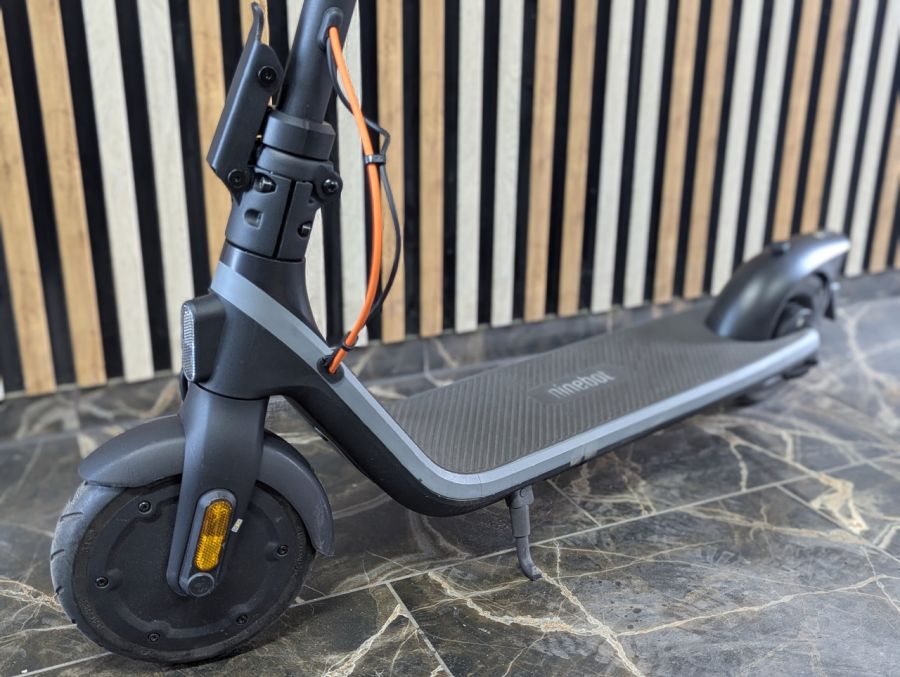 Б/В Електросамокат Ninebot KickScooter E2 Plus від Segway Модель 051402E
