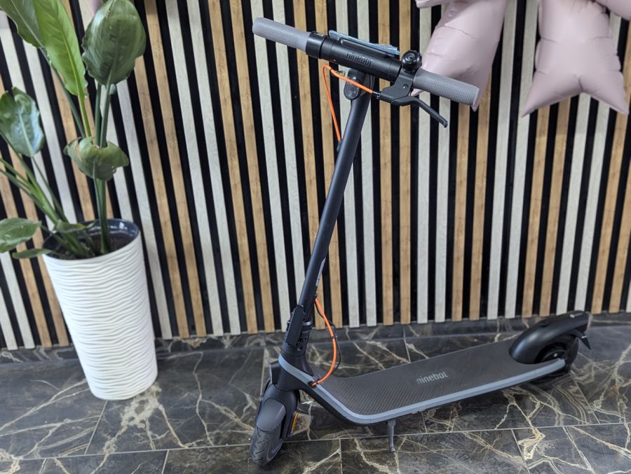 Б/В Електросамокат Ninebot KickScooter E2 Plus від Segway Модель 051402E