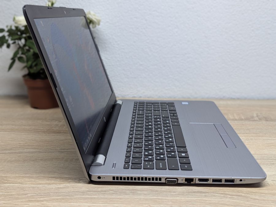 Уцінка! Ноутбук Б/В HP 250 G6, Intel Core i5-7200U, DDR4 8 GB, SSD 128GB, 15.6" HD