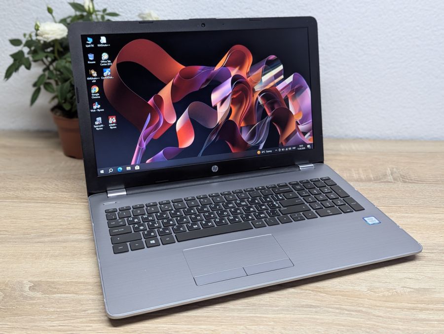 Уцінка! Ноутбук Б/В HP 250 G6, Intel Core i5-7200U, DDR4 8 GB, SSD 128GB, 15.6" HD