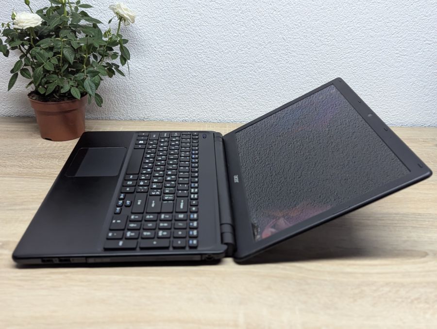Ноутбук Б/В Acer Aspire E1-522, AMD A4-5000, DDR3 8 GB, SSD 128GB, AMD Radeon HD 8400, 15.6" HD
