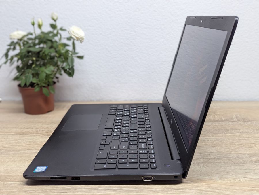 Ноутбук Б/В Dell Latitude 3590, Intel Core i3-7130U, DDR4 8 GB, SSD 128GB, 15.6" Full HD