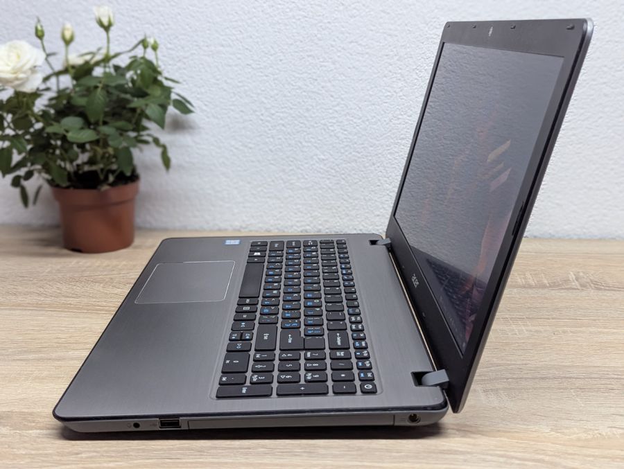 Ноутбук Б/В Acer Aspire F5-573G, Intel Core i5-7200U, DDR4 8 GB, SSD 128GB, NVIDIA GeForse 940MX 2Gb, 15.6" Full HD