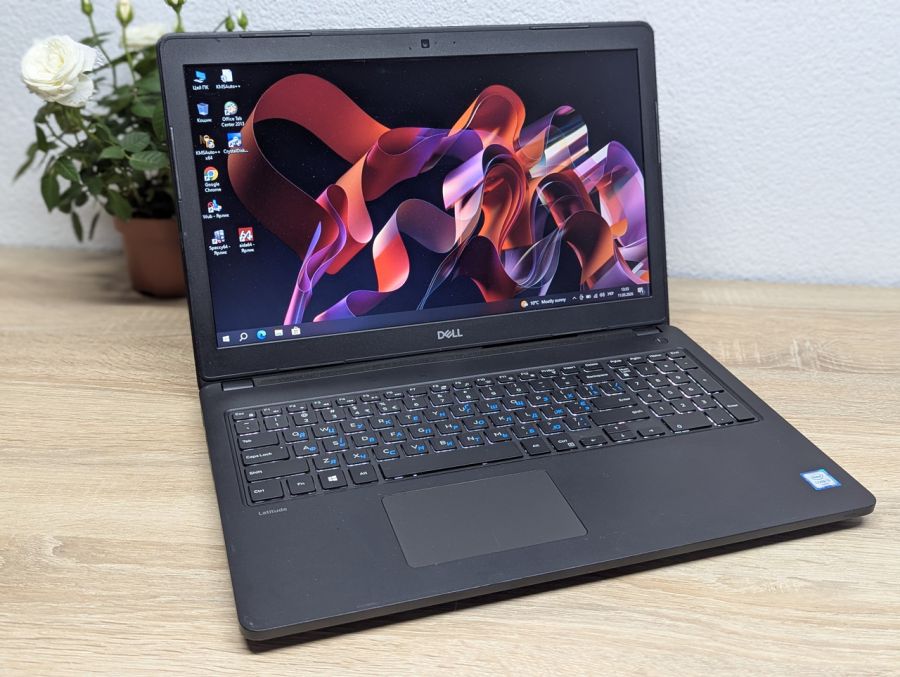 Ноутбук Б/В Dell Latitude 3580, Intel Core i3-6006U, DDR4 8 GB, SSD 128GB, AMD Radeon R5 M330 2Gb, 15.6"