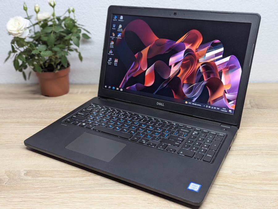 Ноутбук Б/В Dell Latitude 3580, Intel Core i3-6006U, DDR4 8 GB, SSD 128GB, AMD Radeon R5 M330 2Gb, 15.6"