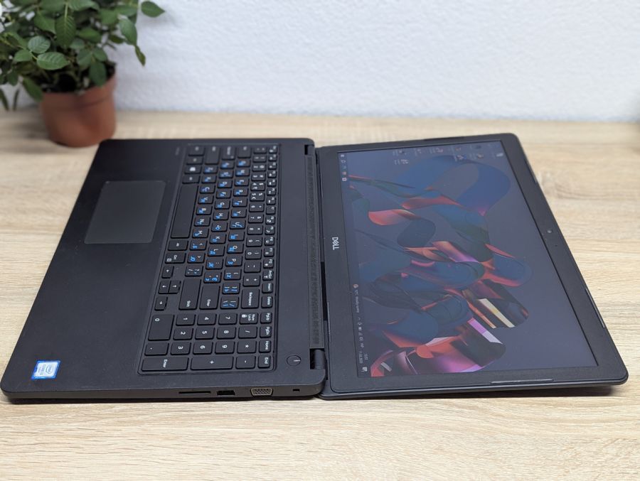 Ноутбук Б/В Dell Latitude 3580, Intel Core i3-6006U, DDR4 8 GB, SSD 128GB, AMD Radeon R5 M330 2Gb, 15.6"