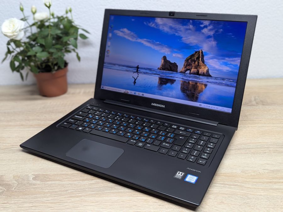 Уцінка! Ноутбук Б/В Medion Akoya S6421, Intel Core i5-6200U, DDR3 8 GB, SSD 128GB + HDD 320GB, 15.6" Full HD