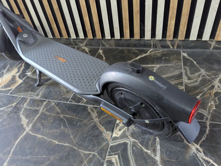 Б/В Електросамокат Segway Ninebot KickScooter F2 Plus (модель 051202E)