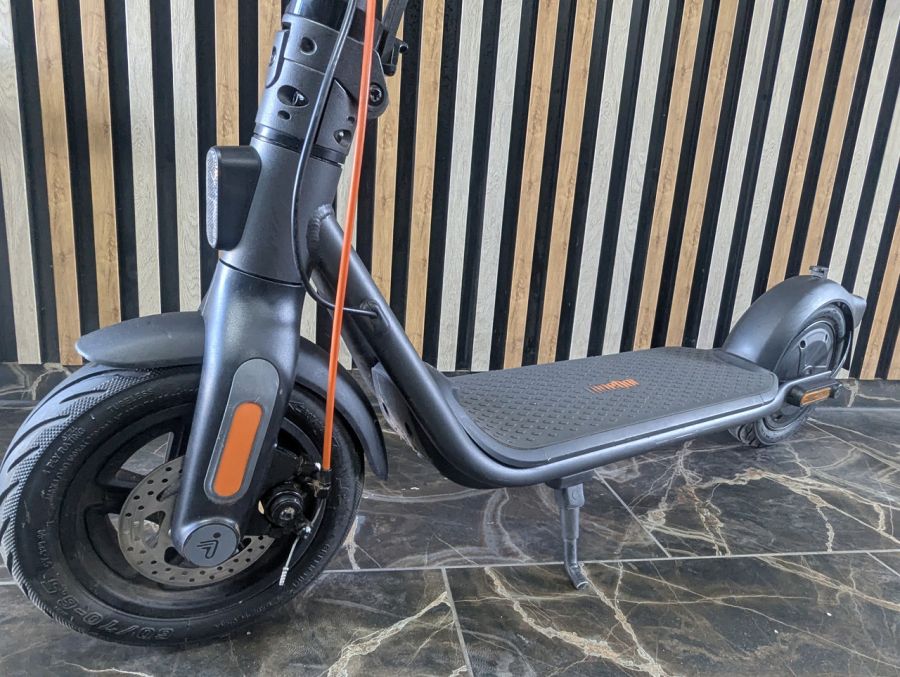 Б/В Електросамокат Segway Ninebot KickScooter F2 Plus (модель 051202E)