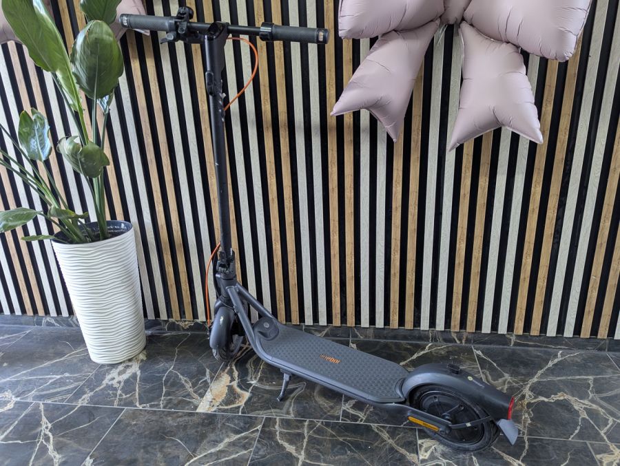 Б/В Електросамокат Segway Ninebot KickScooter F2 Plus (модель 051202E)