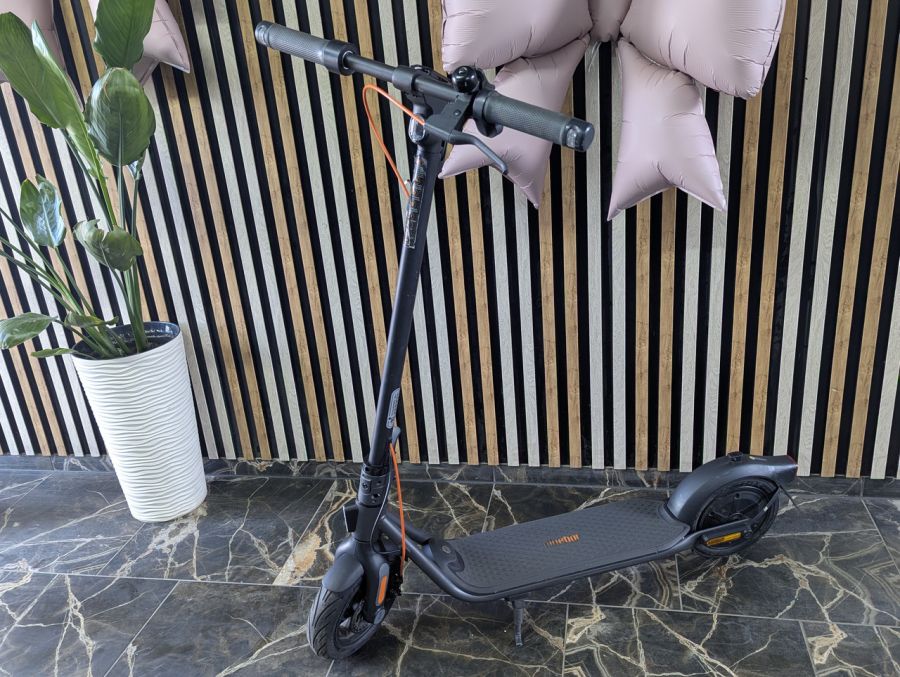 Б/В Електросамокат Segway Ninebot KickScooter F2 Plus (модель 051202E)