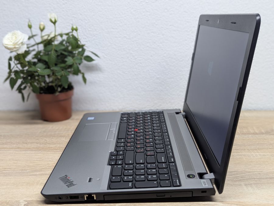 Уцінка! Ноутбук Б/В Lenovo ThinkPad E570, Intel Core i3-7100U, DDR4 8 GB, SSD 128GB, 15.6" HD [ProductHub SKU L461]