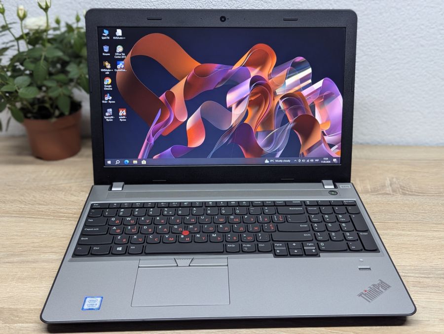 Уцінка! Ноутбук Б/В Lenovo ThinkPad E570, Intel Core i3-7100U, DDR4 8 GB, SSD 128GB, 15.6" HD [ProductHub SKU L461]