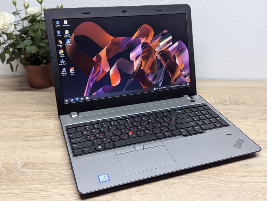 Уцінка! Ноутбук Б/В Lenovo ThinkPad E570, Intel Core i3-7100U, DDR4 8 GB, SSD 128GB, 15.6" HD [ProductHub SKU L461]