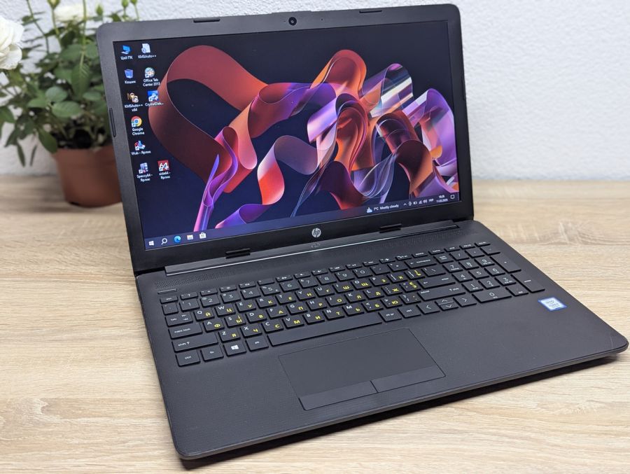 Уцінка! Ноутбук Б/В HP Laptop 15 6, Intel Core i3-7020U, DDR4 8 GB, SSD 128GB, 15.6" HD