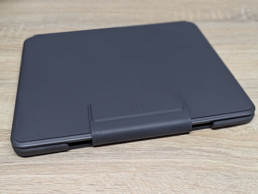 Б/В Чохол-клавіатура Logitech Slim Folio Pro для iPad Pro 1-2покоління YR0070