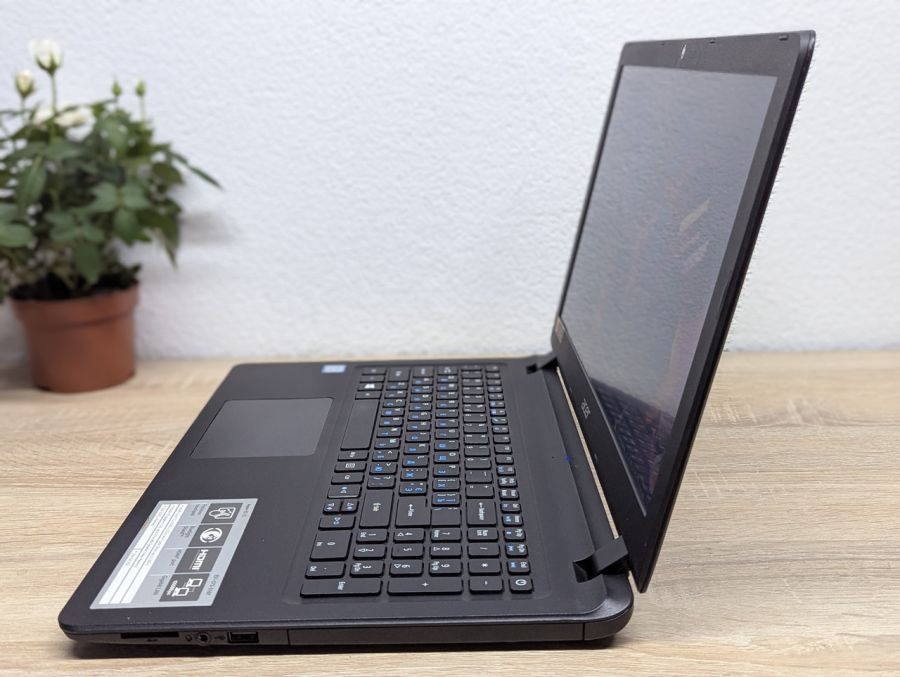 Ноутбук Б/В Acer Aspire ES1-572, Intel Core i5-6200U, DDR3 8 GB, SSD 128GB, 15.6" Full HD