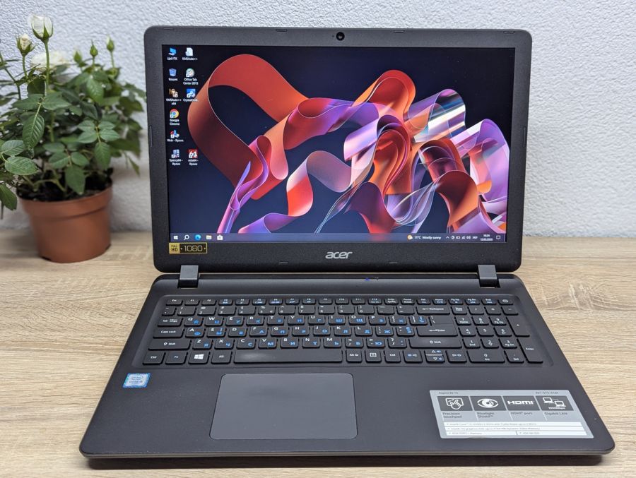 Ноутбук Б/В Acer Aspire ES1-572, Intel Core i5-6200U, DDR3 8 GB, SSD 128GB, 15.6" Full HD