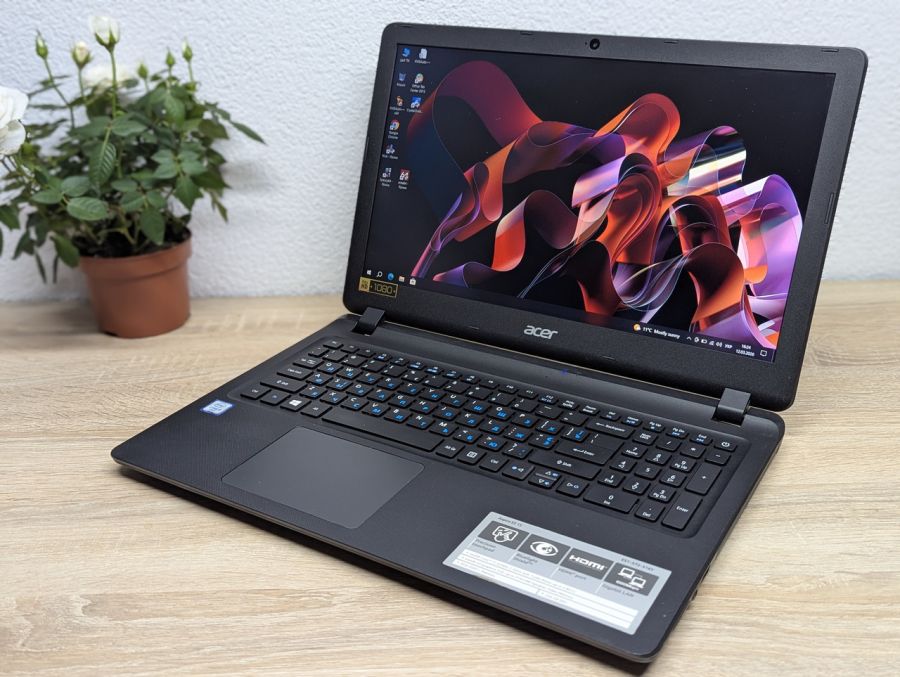 Ноутбук Б/В Acer Aspire ES1-572, Intel Core i5-6200U, DDR3 8 GB, SSD 128GB, 15.6" Full HD