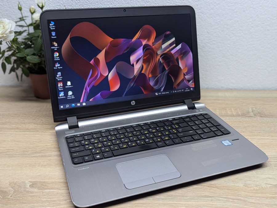 Уцінка! Ноутбук Б/В HP ProBook 450 G3, Intel Core i5-6200U, DDR3 8 GB, SSD 128GB, 15.6" HD