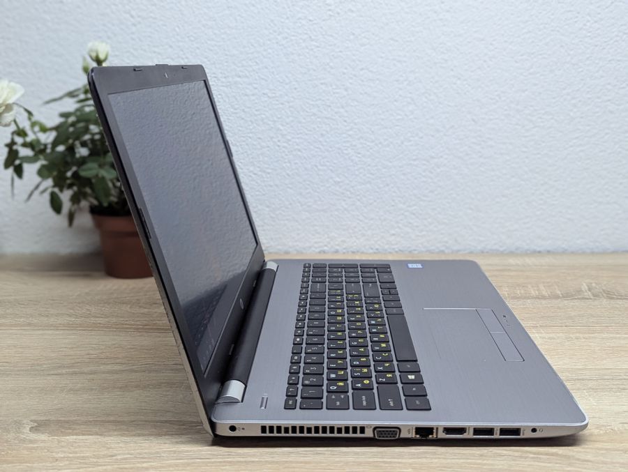 Уцінка! Ноутбук Б/В HP 250 G6, Intel Core i3-7020U, DDR4 8 GB, SSD 128GB, 15.6" Full HD