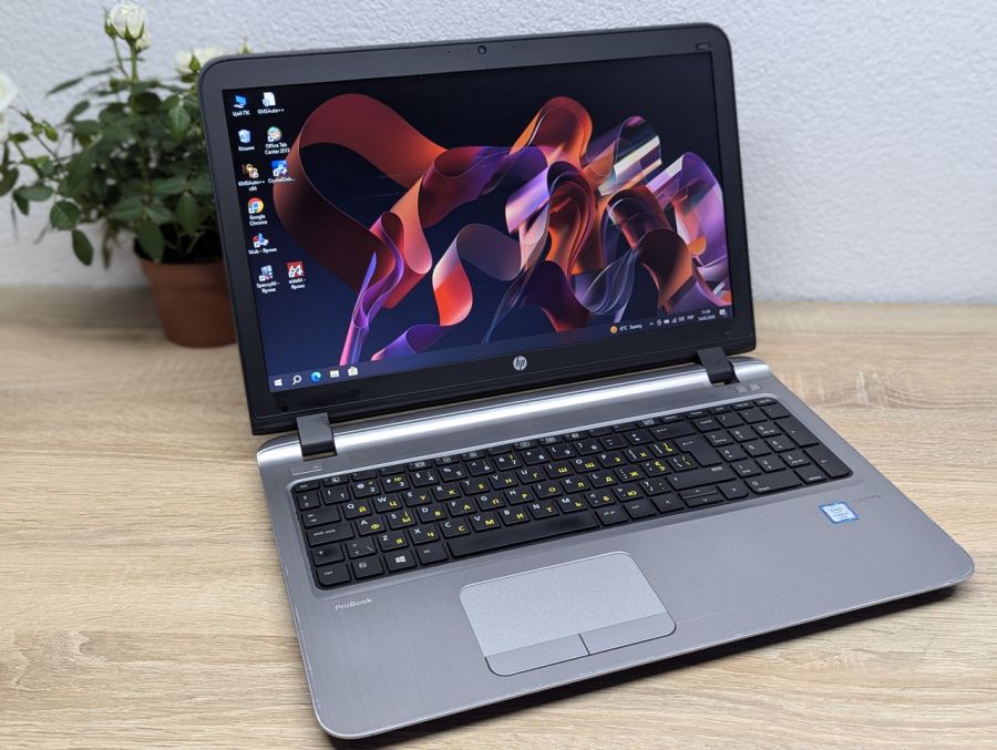 Уцінка! Ноутбук Б/В HP ProBook 450 G3, Intel Core i5-6200U, DDR3 8 GB, SSD 128GB, 15.6" HD