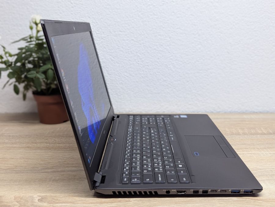Ноутбук Б/В Multicom Norge P850HR, Intel Core i7-7700HQ, DDR4 32 GB, SSD 256GB + HDD 1TB, NVIDIA GeForce GTX 1070 8Gb, 15.6" Full HD