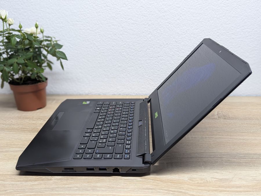 Ноутбук Б/В XMG P640RE, Intel Core i7-6700HQ, DDR4 16 GB, SSD 500GB, NVIDIA GeForce GTX 970M 3Gb, 14" Full HD