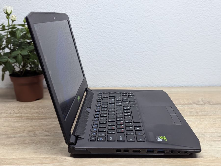 Ноутбук Б/В XMG P640RE, Intel Core i7-6700HQ, DDR4 16 GB, SSD 500GB, NVIDIA GeForce GTX 970M 3Gb, 14" Full HD